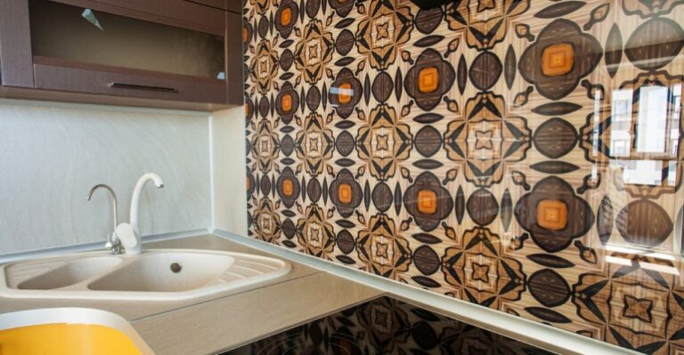 7 вариантов исполнения фартука  для кухни: плюсы и минусы каждого